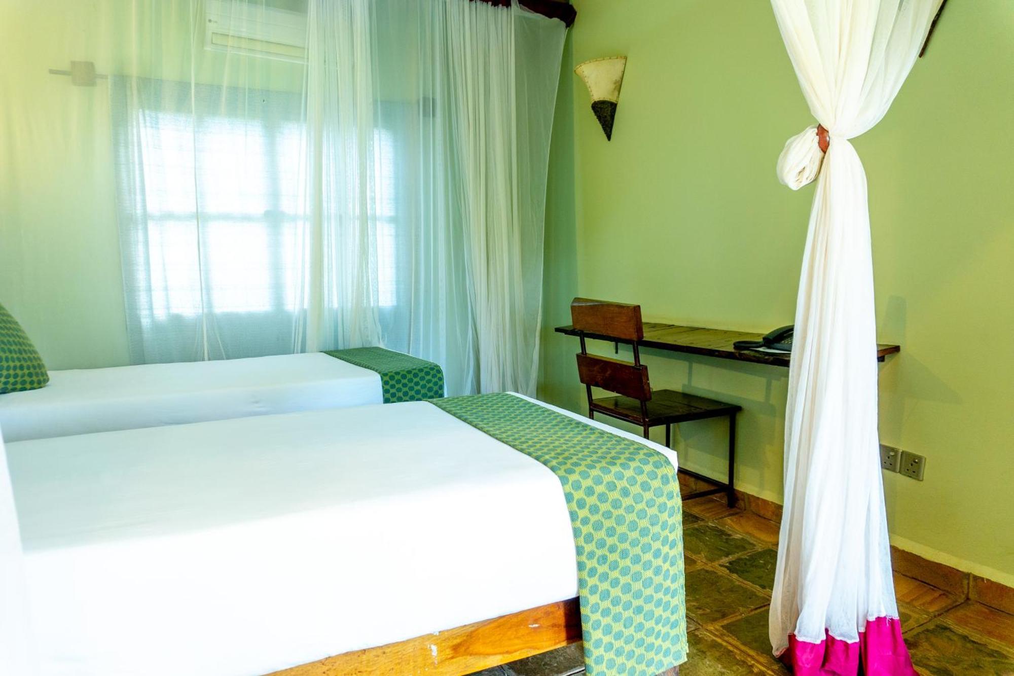 Weru Weru River Lodge Moshi Bagian luar foto